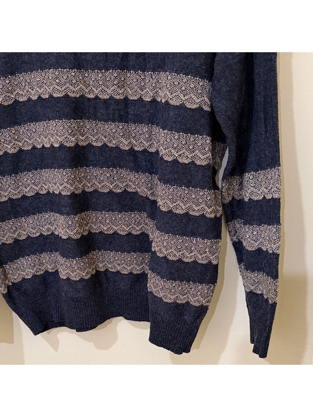 VIP dark Gray and Beige women’s Sweater Top size large - Picture 5 of 7